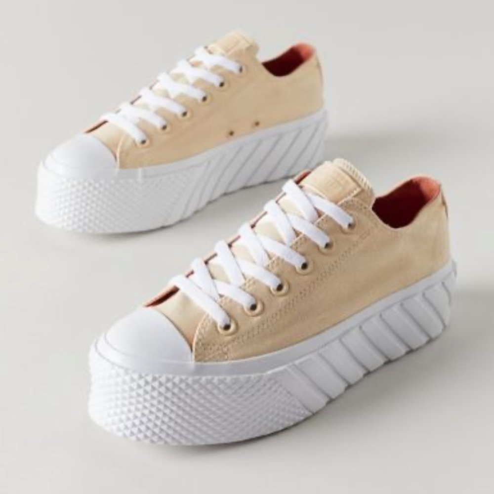 Converse Chuck Taylor All Star Extra-High Platform Low Top Sneaker
